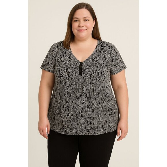 Notations Woman Plus Size 3X Black & White Floral Print Blouse With Button Detai - Picture 3 of 11